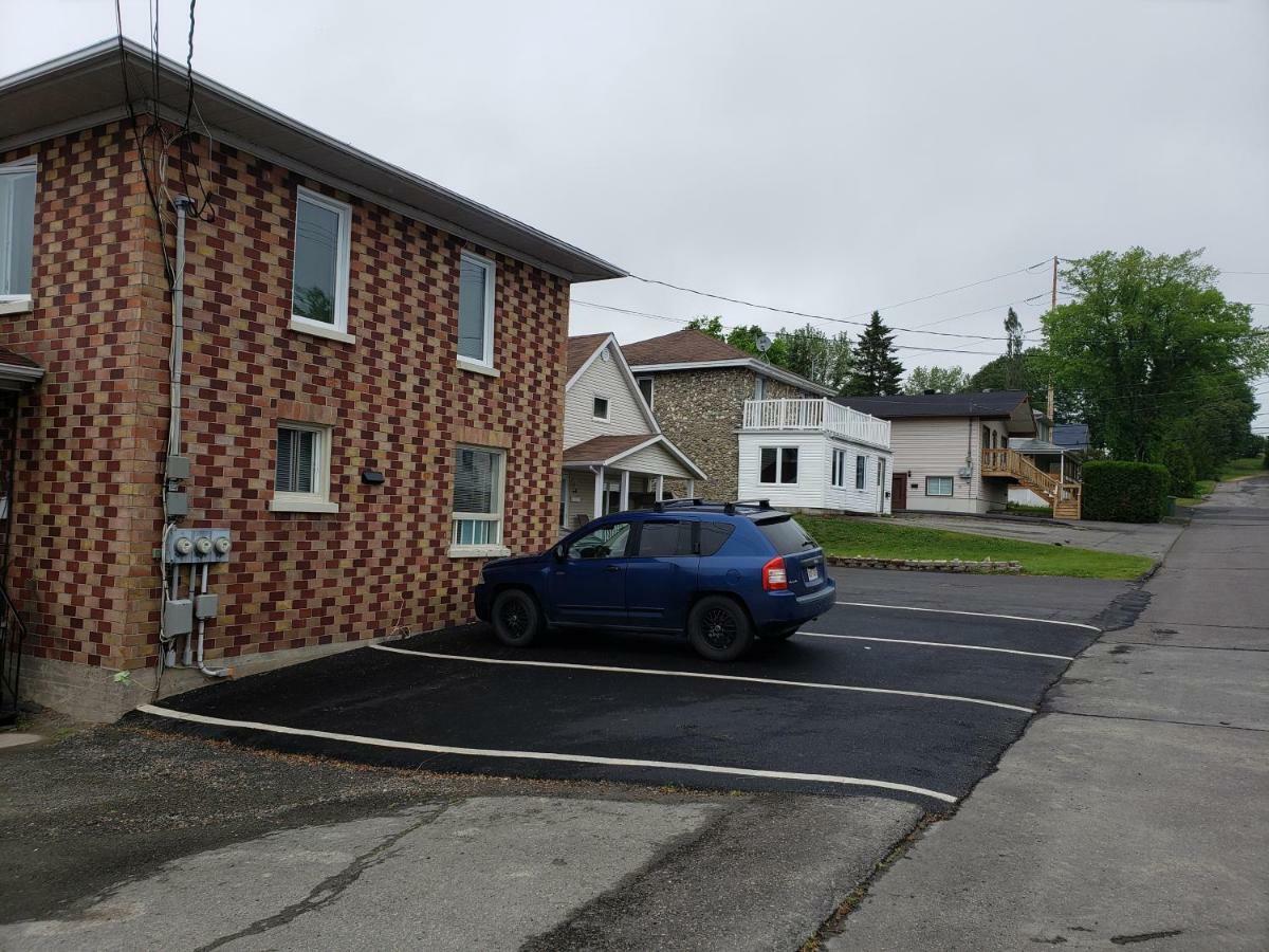 Cozy Quiet Place Next To Hwy Smart Tv+Wifi+Netflix Edmundston Exterior photo